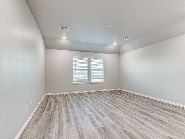 Building Photo - Beautiful brand new home + Deer Creek Scho...