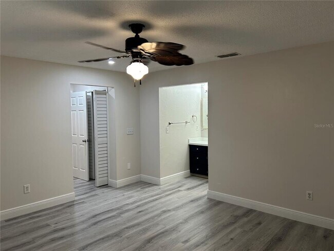 Building Photo - 484 E Maine Ave