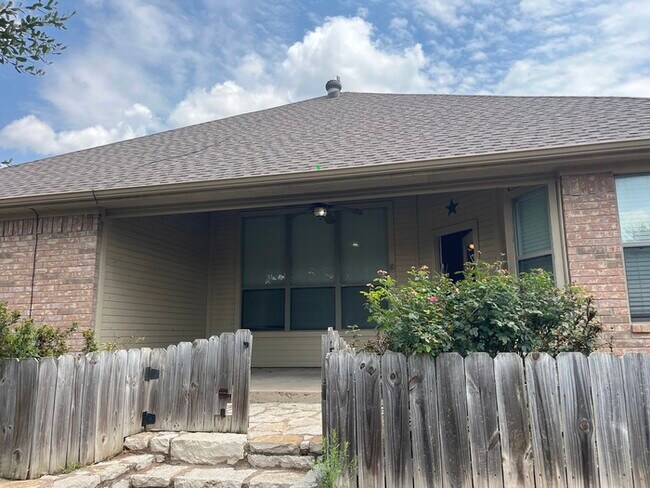 Building Photo - Meander Estates! Large corner lot 3/2/2 Coming August 2025. Covered patio!