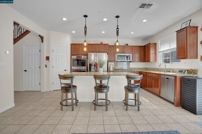 Building Photo - 351 Coolcrest Dr