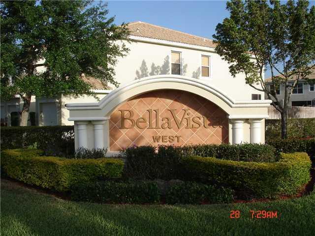 Building Photo - 9759 Lago Dr