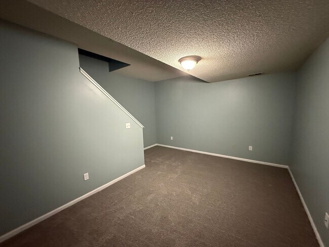 Building Photo - RENT SPECIAL! Updated 2 Bed, 2.5 Bath Apple Valley Townhome