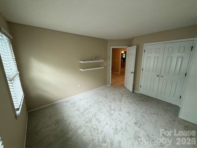 Building Photo - 9423 Fairmead Dr
