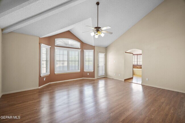 Building Photo - 695 Paseo del Mar Dr