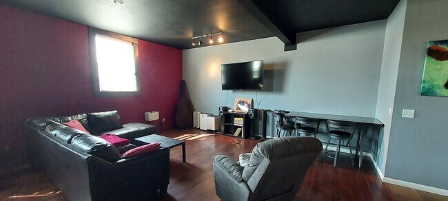 Building Photo - 194 Central Ave