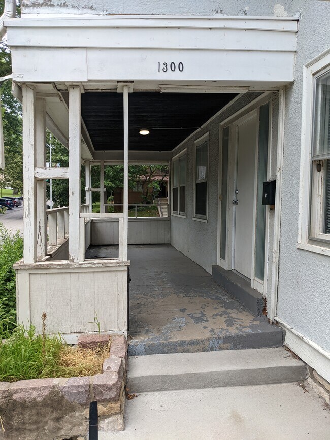 Building Photo - 1300 Rockhurst Rd