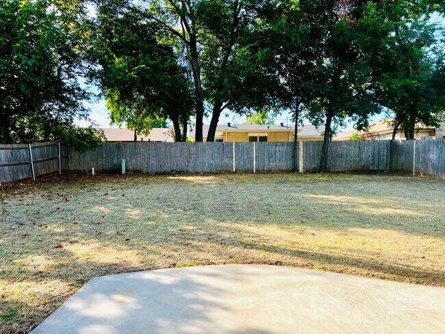 Building Photo - Gorgeous 3BD 2BA with Bonus Office Space in Del City!!