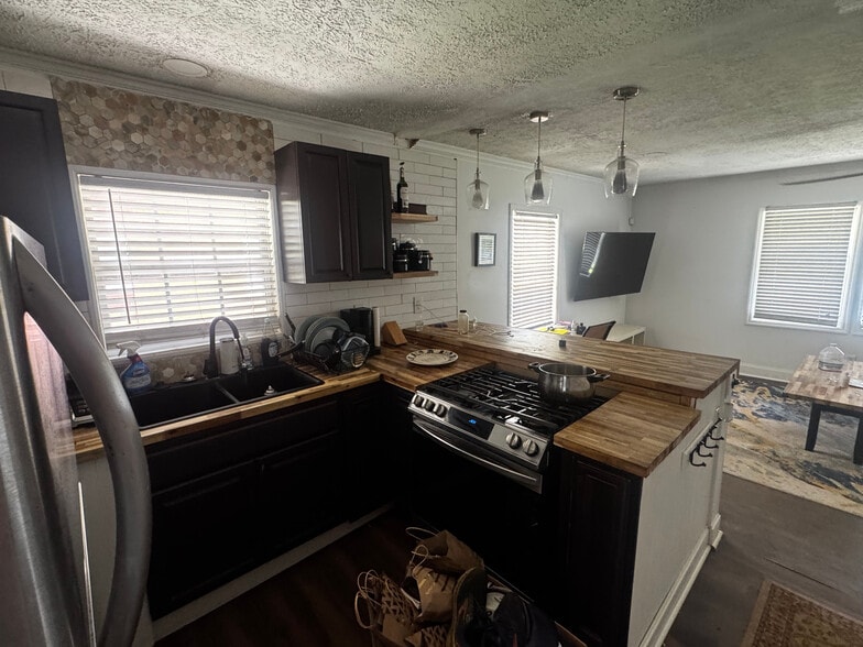 Building Photo - Room in Duplex on Polar Rock Pl SW