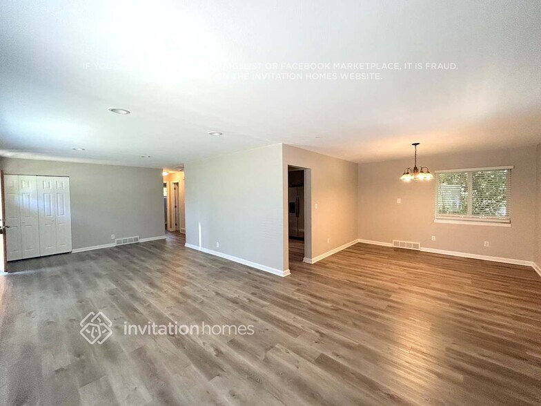Building Photo - 8531 Crescent Dr