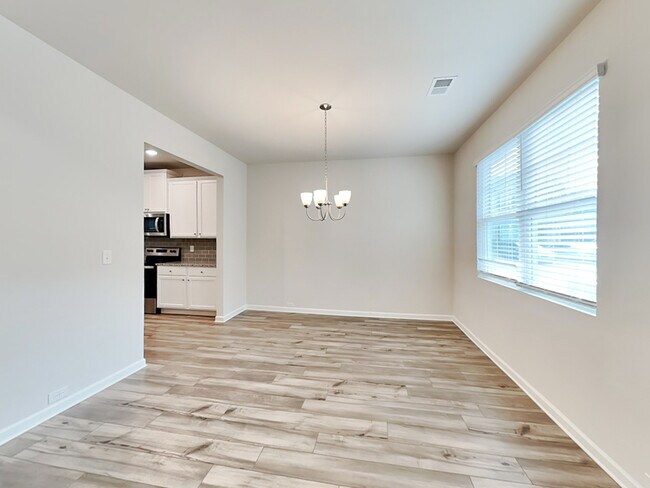 Building Photo - 2860 Saratoga Lake View