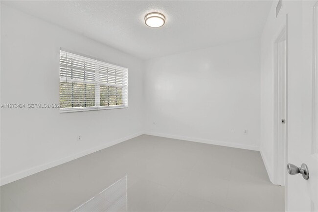 Building Photo - 151 SW 117th Ave