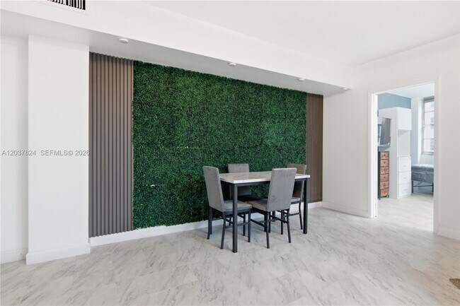 Building Photo - 801 Brickell Bay Dr