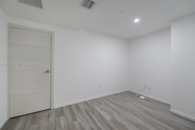 Building Photo - 801 S Miami Ave