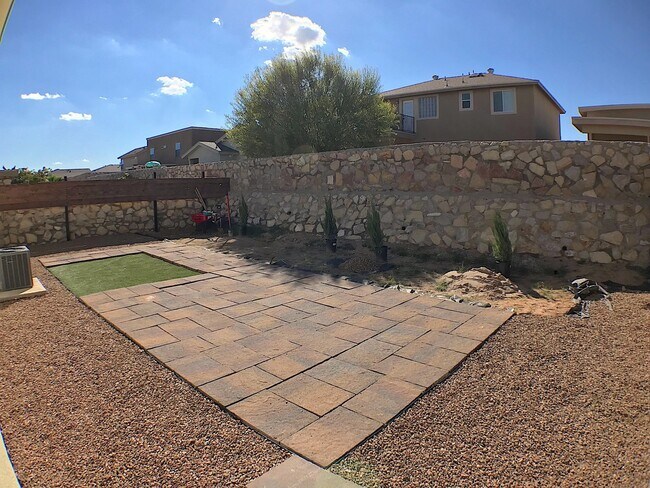 Building Photo - Northeast El Paso 4 Bed Refrig A/C