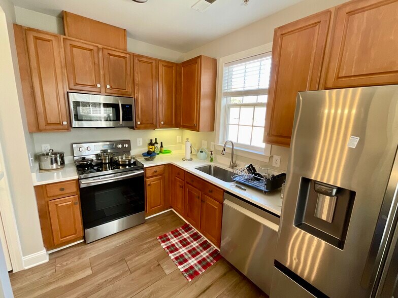 Building Photo - 833 Providence Glen Dr