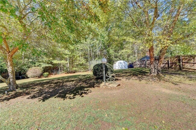 Building Photo - 3940 Piper Glen Dr NE