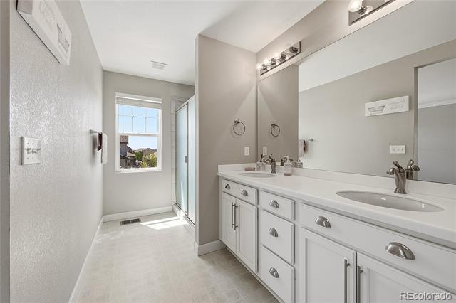 Building Photo - 4988 S Wenatchee Cir