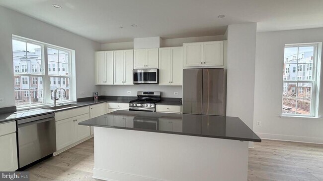 Building Photo - 2106 Henson Norris St