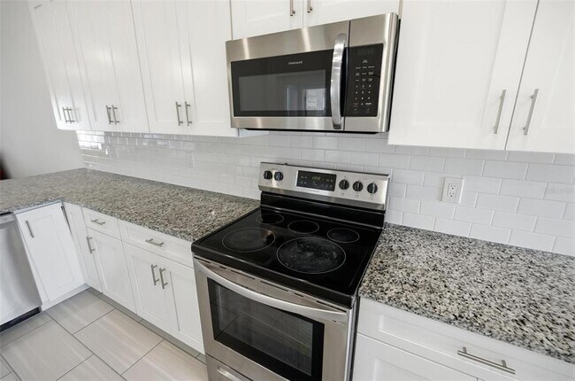 Building Photo - 4 Lynton Pl