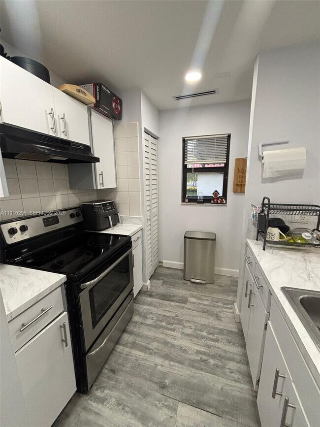 Building Photo - 9712 Hammocks Blvd