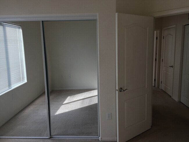 Building Photo - JEFFREYS ST #2026