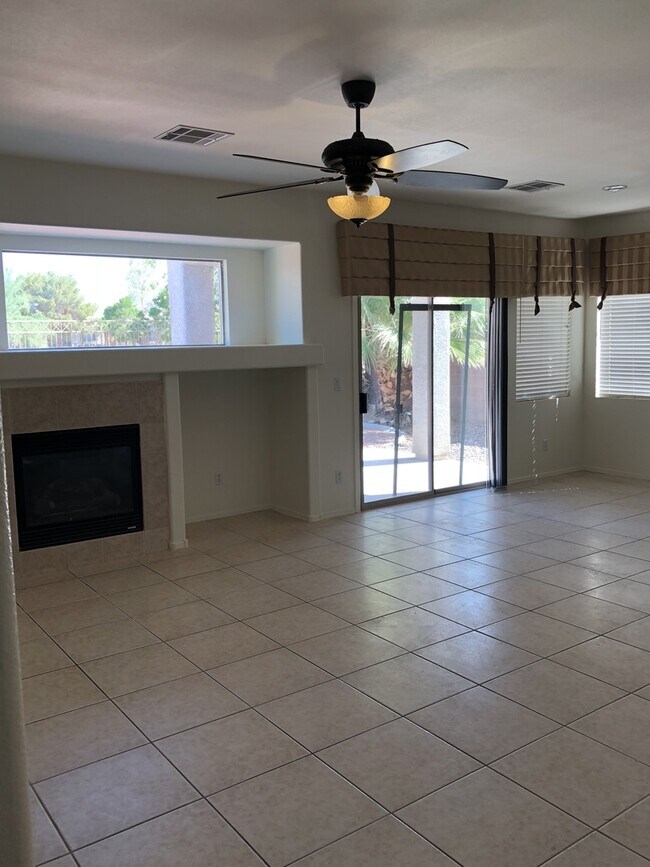 Building Photo - 3 Bedrooms, 2 Bathroom single story home i...