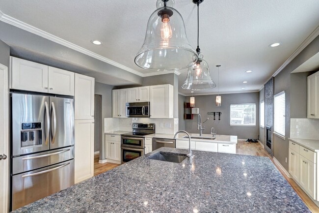 Building Photo - Location! Park Vista in Northglenn 3bed/2....