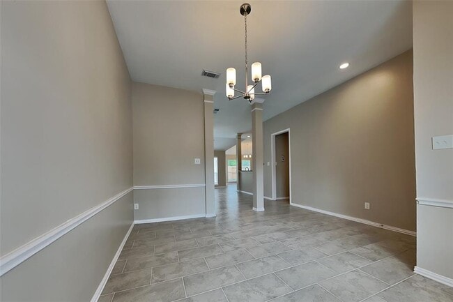 Building Photo - 3607 Kennedy Dr