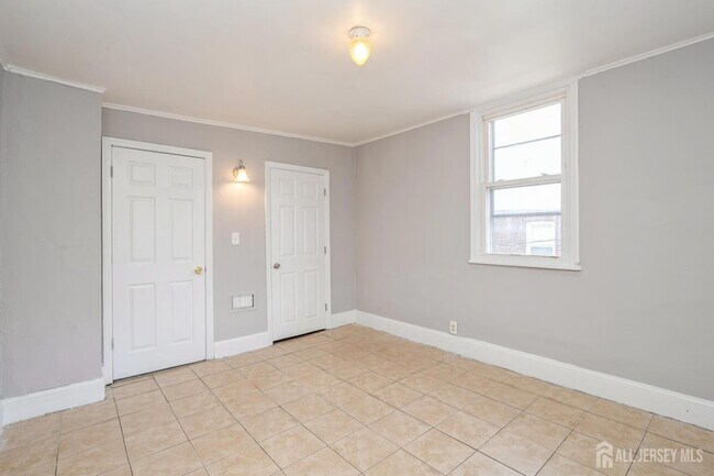 Building Photo - 309 Hall Ave