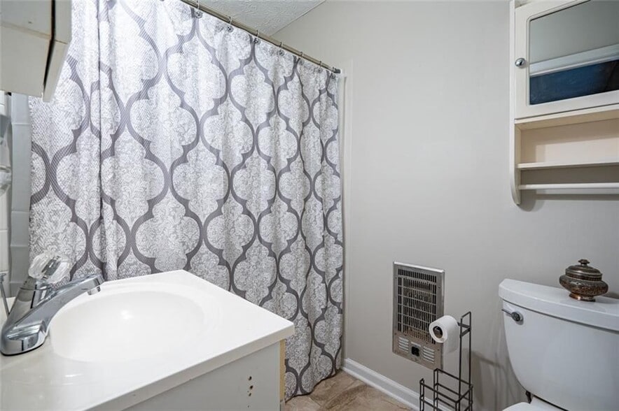 Building Photo - 465 Dobbs Rd