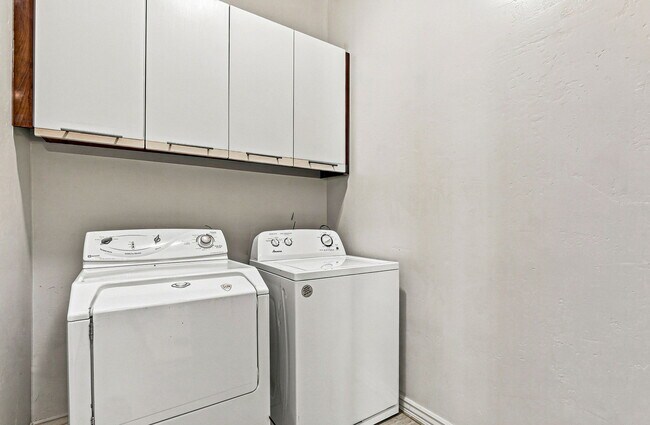 Building Photo - 3203 Red Orchard Dr