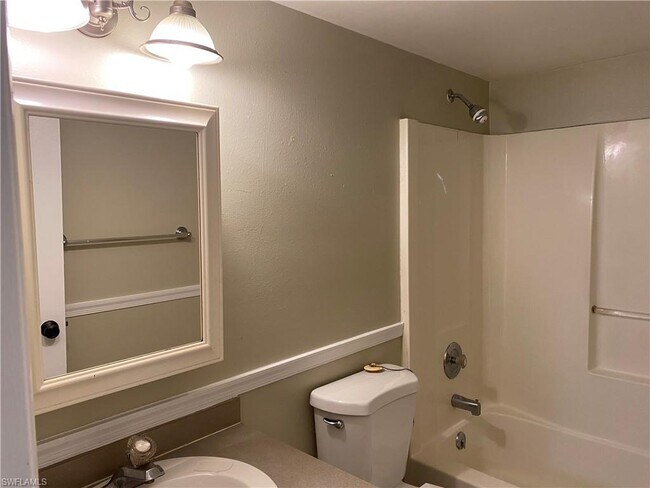 Primary Photo - 211 Park Ave