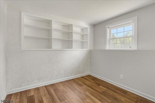Building Photo - 32 Brantwood Pl