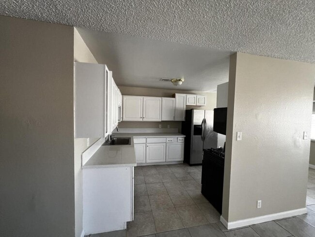 Building Photo - 6941 Appleton Dr