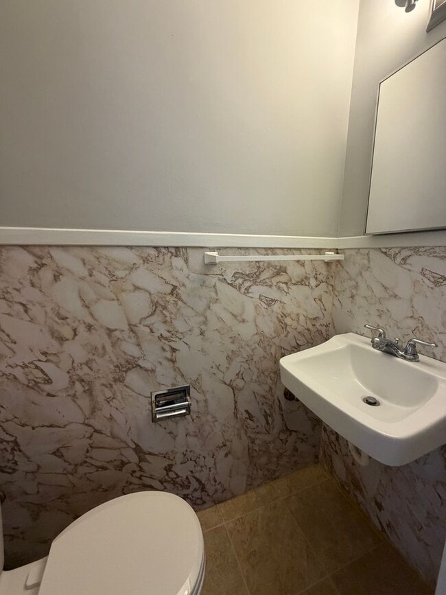 Building Photo - Adorable Rancher