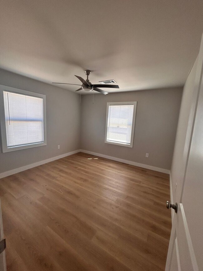 Building Photo - Spacious and remodeled country home close to town.