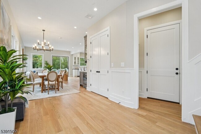 Building Photo - 15 Lake Rd