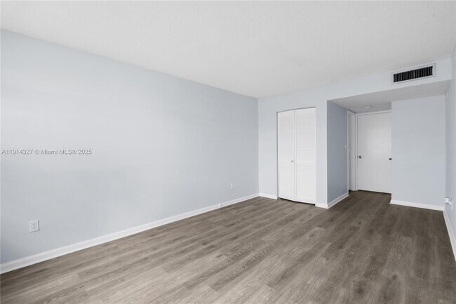 Building Photo - 1300 NE 191st St