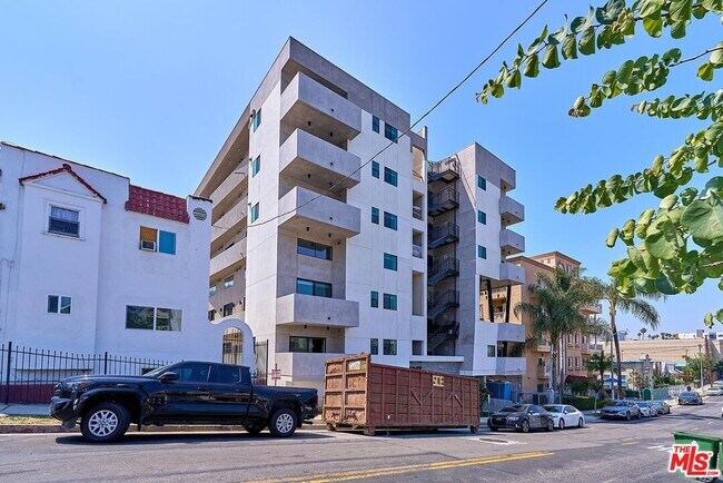 Building Photo - 1047 Fedora St