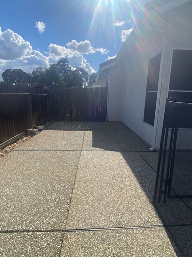 Building Photo - Corner lot with pool and RV parking!