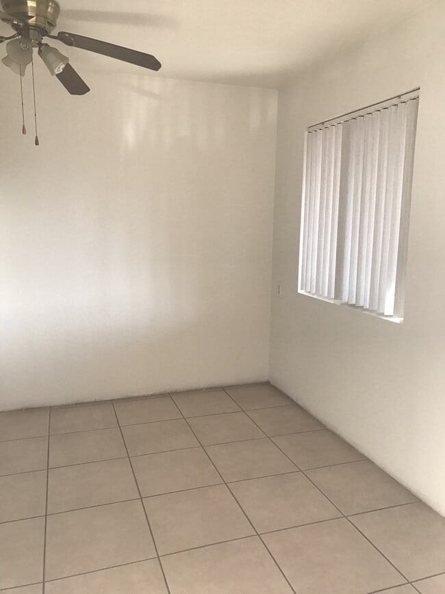 Building Photo - 2642 S Mountain View Dr