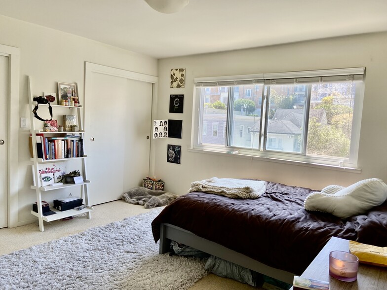 Sunny Master bedroom - 1998 Pacific Ave