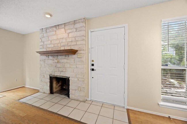 Building Photo - 6715 Old Quarry Ln