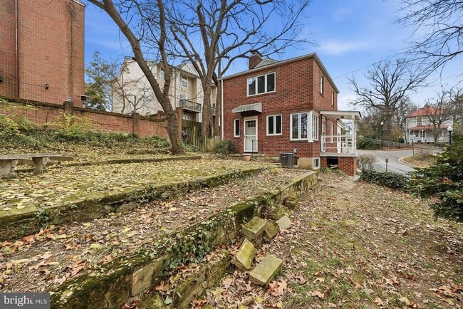 Building Photo - 2030 N Quinn St