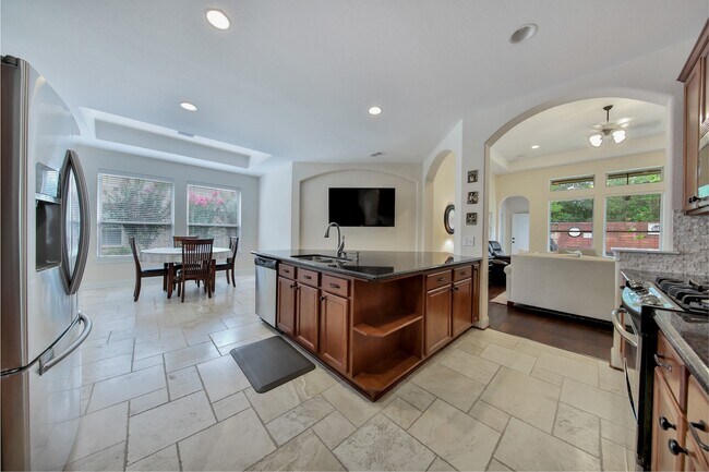 Building Photo - 102 Buck Trail Pl