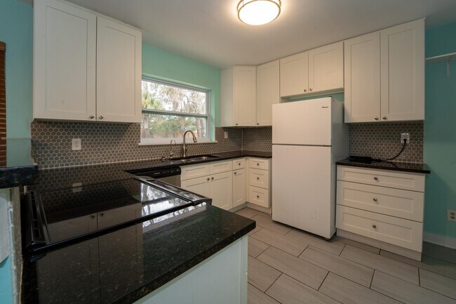 Building Photo - 64 Fullerwood Dr