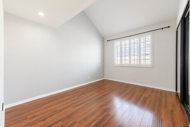 Building Photo - 11667 Gorham Ave