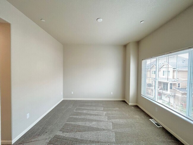 Building Photo - Stunning 2 Bed, 2.5 Bath Craftsman Townhome with Community Amenities!