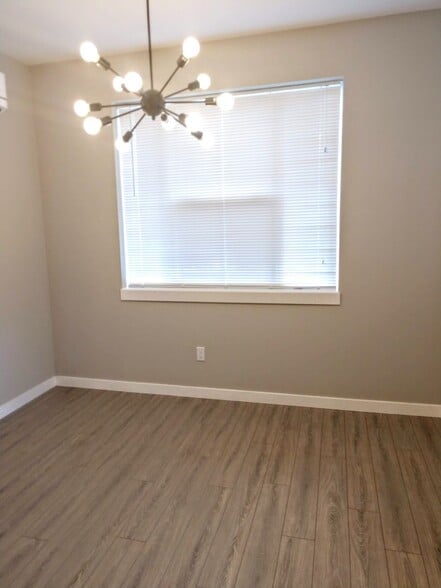 Building Photo - 1906 SE Tacoma St