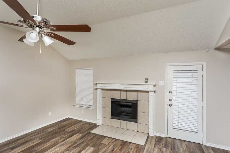 Building Photo - 1512 Fern Dr